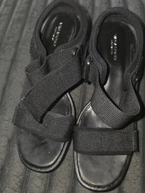Vagabond Black Elastic Cross-Strap Sandals